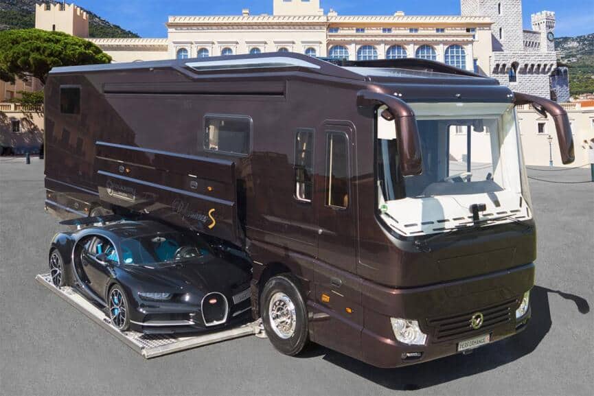 Reisemobile mit Garage für den Bugatti Chiron
