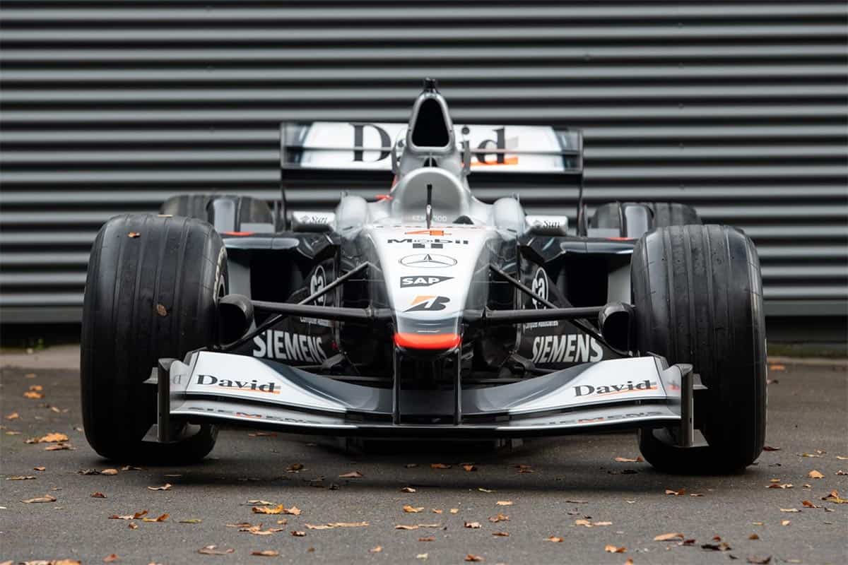 Auch der Formel1-Rennwagen von David Coulthard kommt in München unter den Hammer