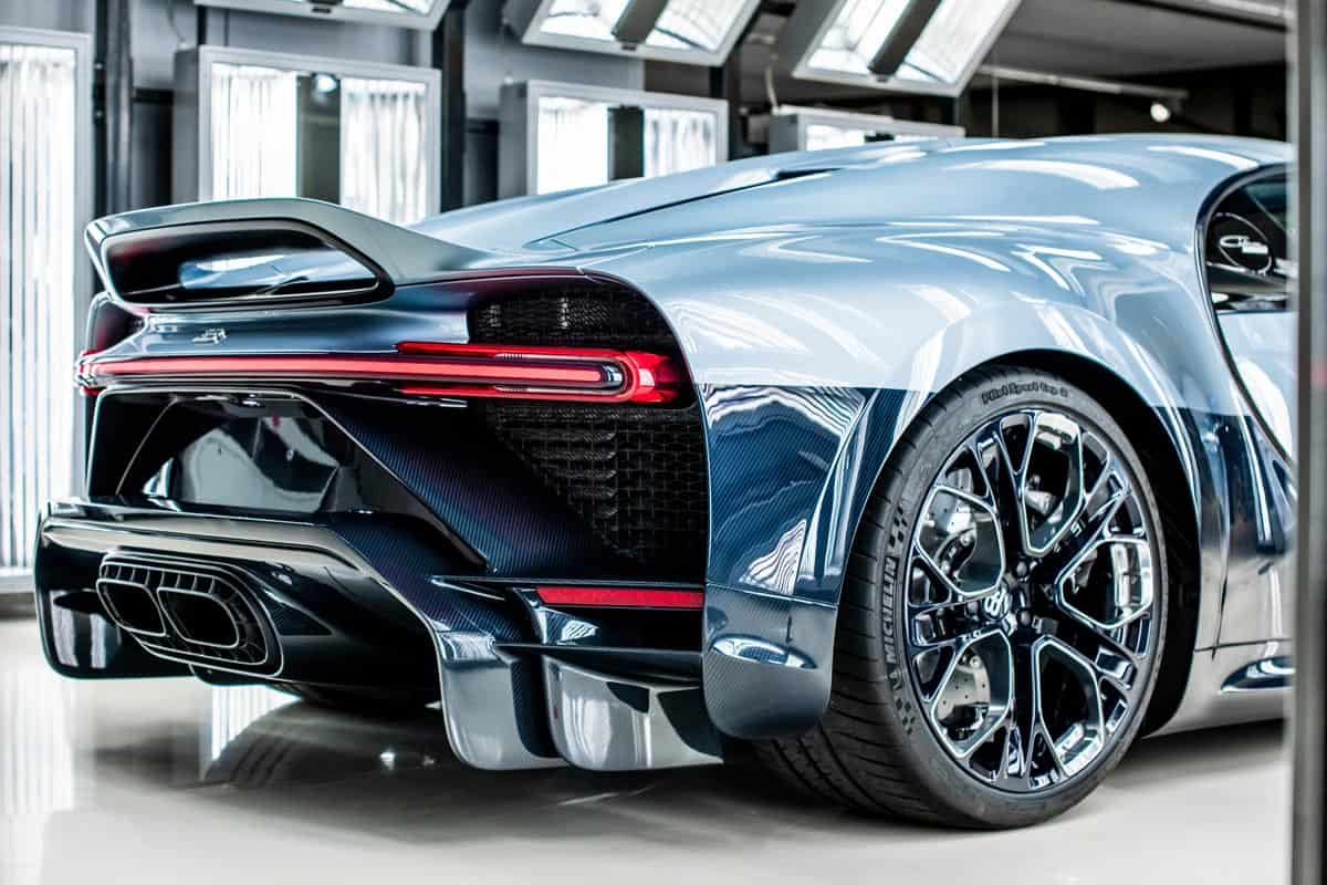 Lufteinlässe und Splitter sorgen für den passenden Luftstrom am Einzelstück des Bugatti Chiron Profilee