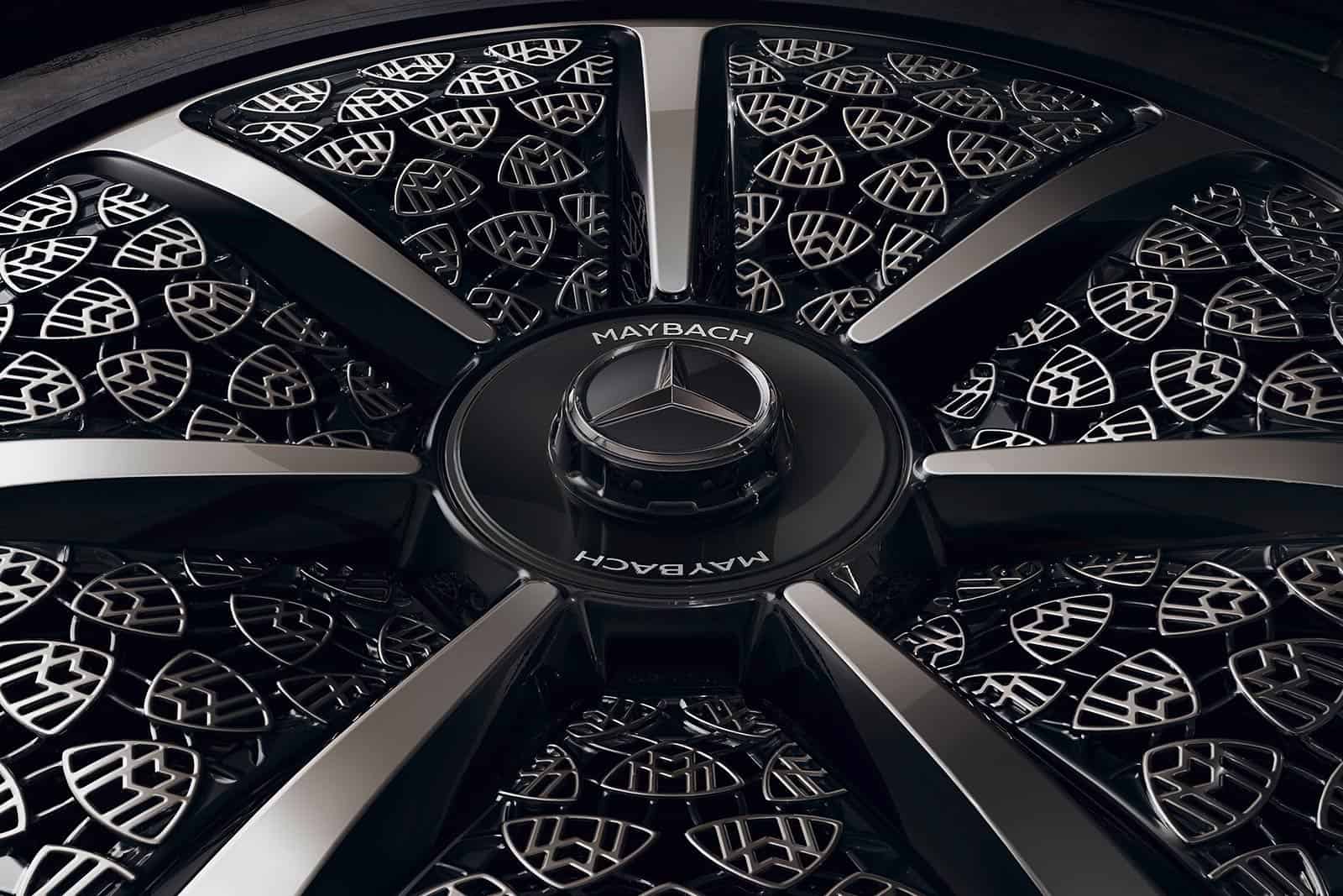 Die Felgen der Mercedes-Maybach Night Series erhalten ein eigenes Muster des Maybach-Logos