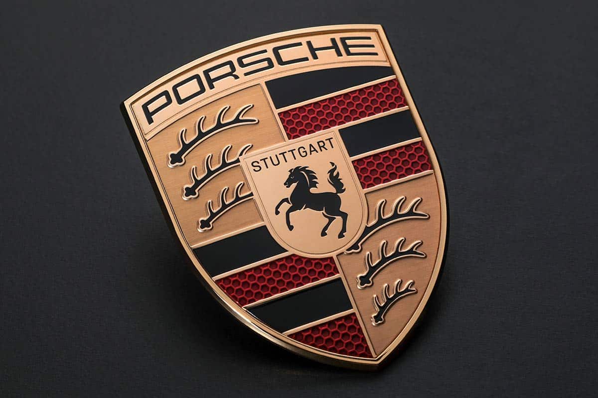 Das neue Porsche Wappen bekam ein leichtes aber modernes Redesign