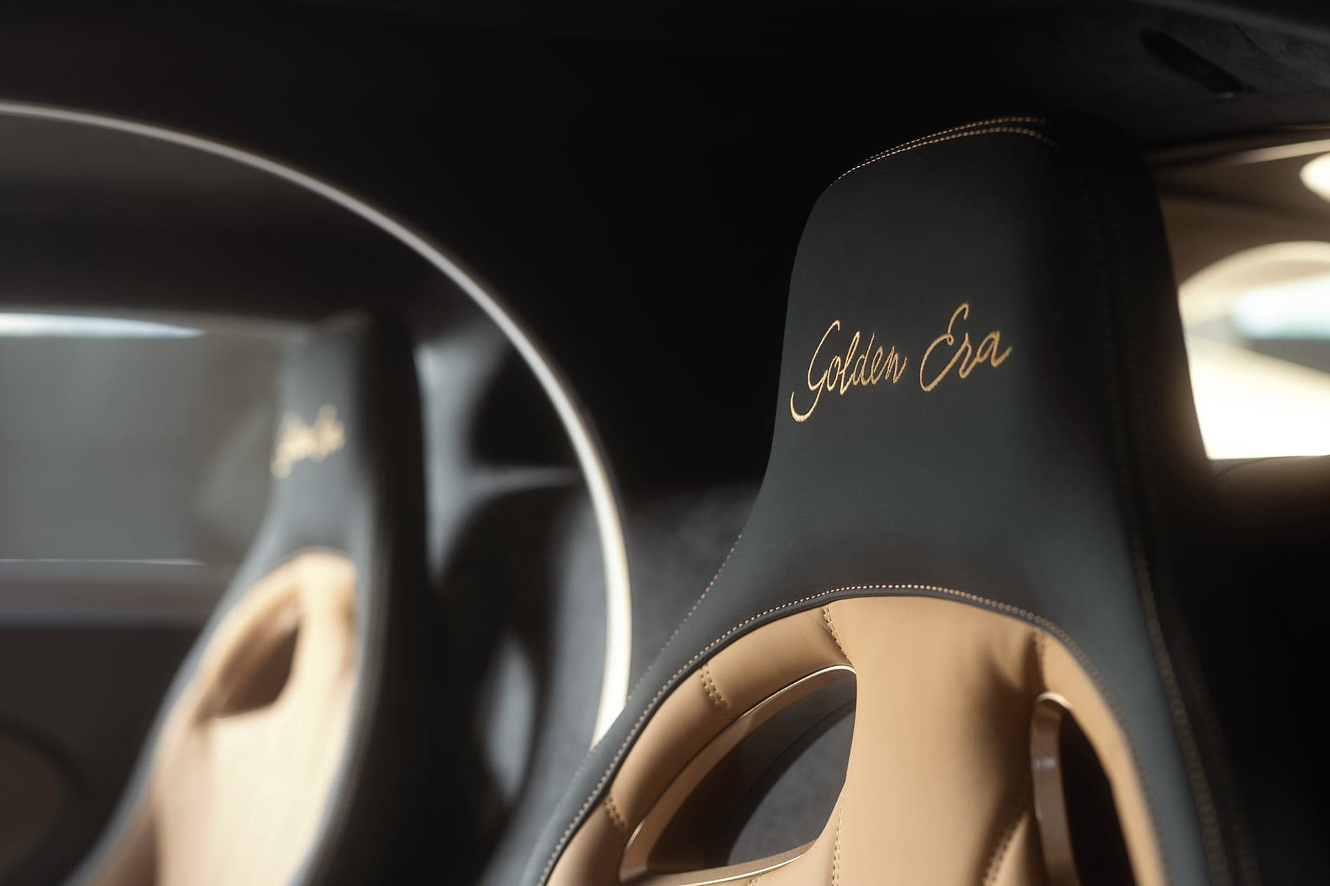 Die bestickten Kopfstützen des Bugatti Chiron Super Sport Golden Era
