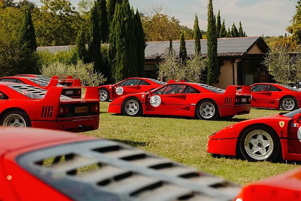 40 Stück vom F40 nahmen zum Abschluss der Ferrari Legacy Tour 2023 durch die Toskana teil