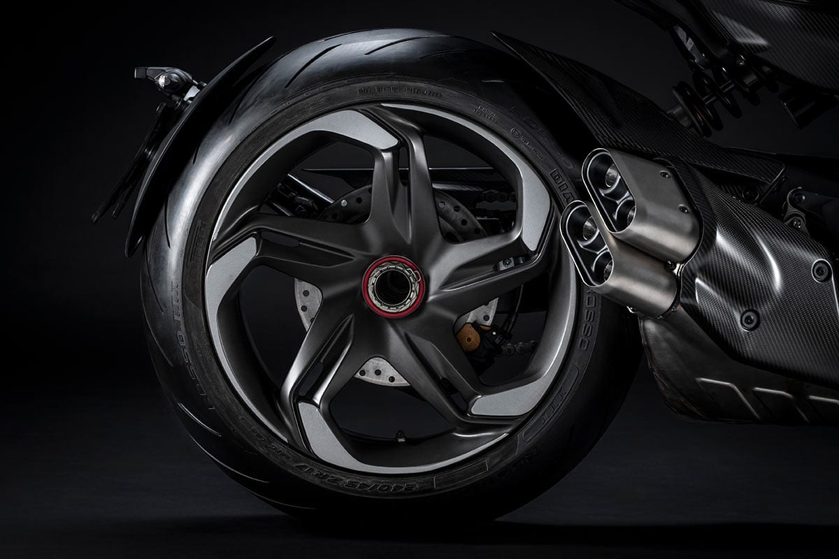 Maßgeschneiderte Schmiederräder im Design des Bentley Batur